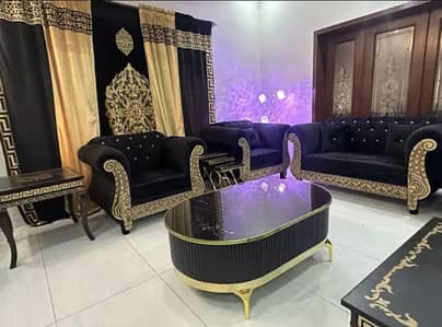 blacke American velvet poshish