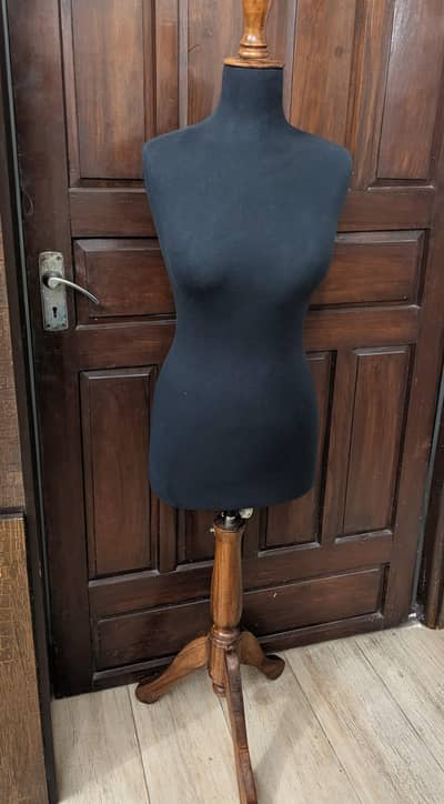 Female torso mannequin