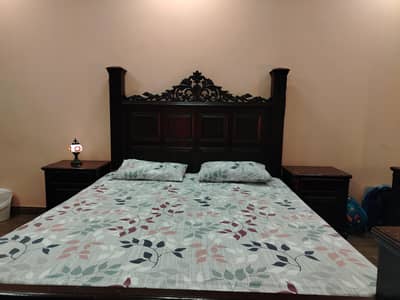 Chinnioti Bed Set, King Size, along with Dressing Table, S 1ide Tables