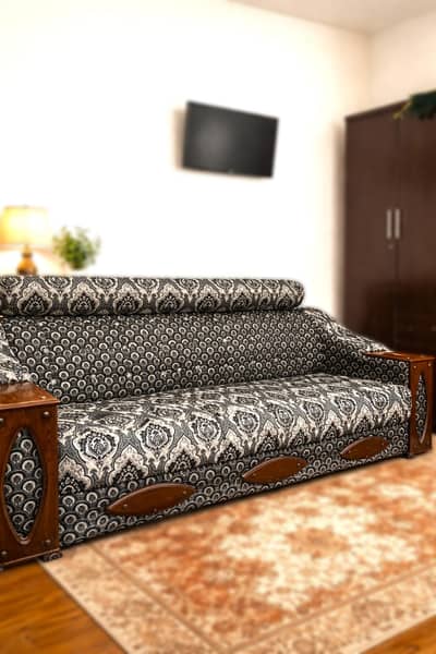 6 SEATER SOFA SET URGENT FOR SALE
