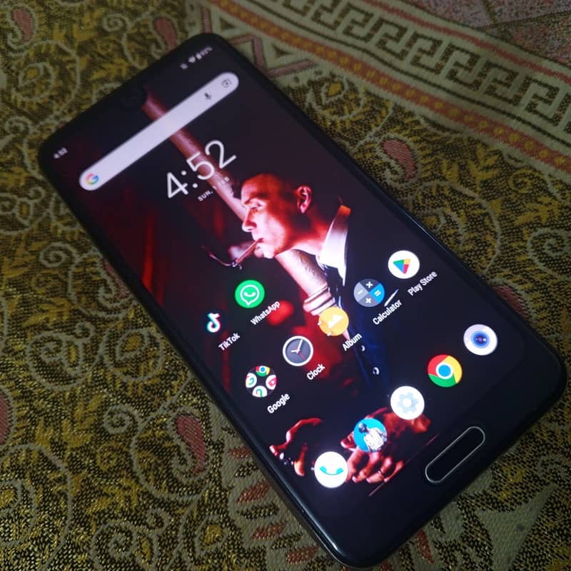 sharp Aquos r2 10