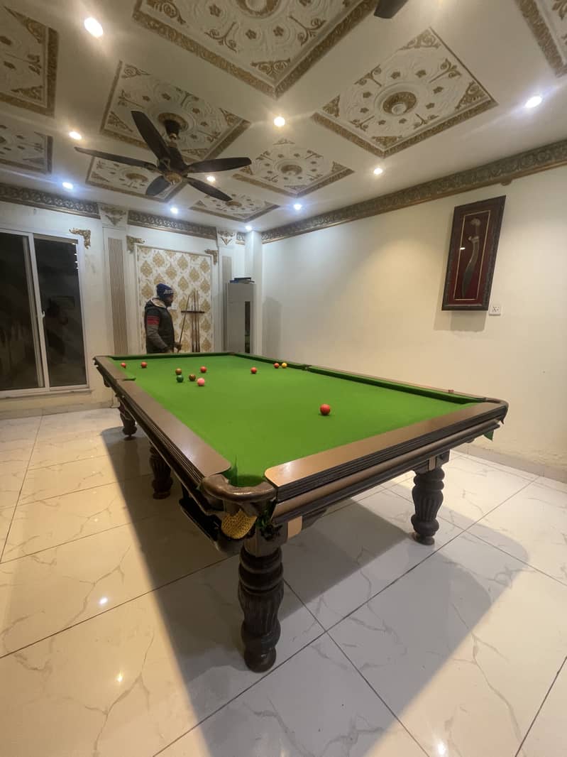 SNOOKER TABLE 0