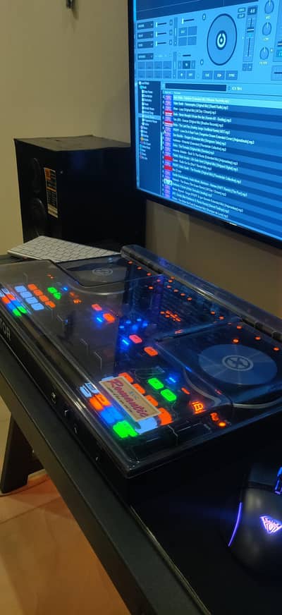Traktor S4 DJ controller