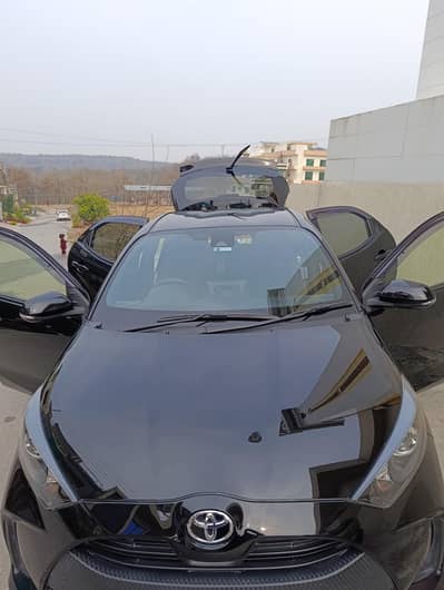 Toyota Yaris Hatchback Japanese 1000CC Black