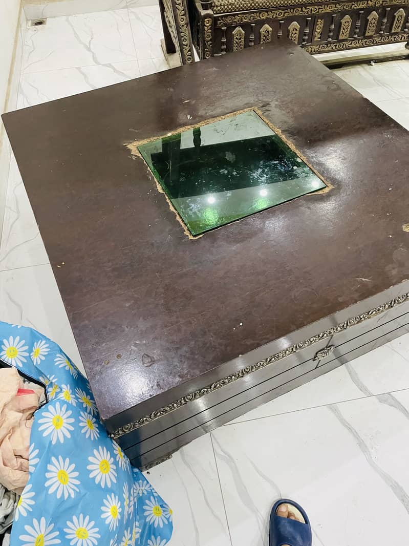 Sofa set with table 0