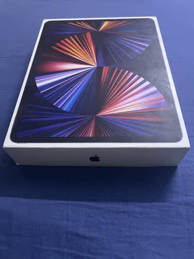 Ipad Pro 12.9 M1 (ULTRA RARE, 16GB/2TB) complete box and accessories