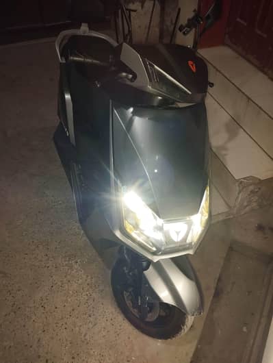 Yadea T5 scooter in 90-80 scooter condition is very very new