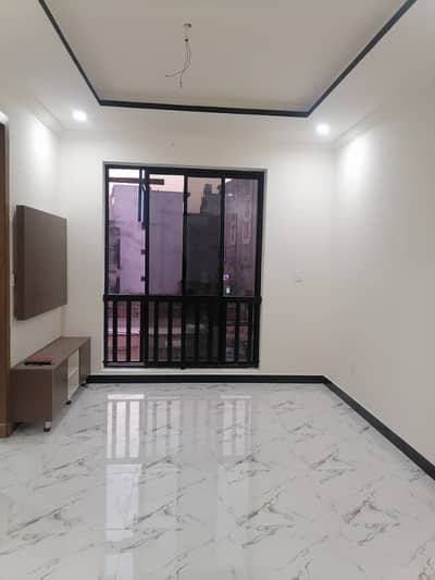 studio flat available for rent in H-13