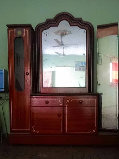 Dressing table in good condition