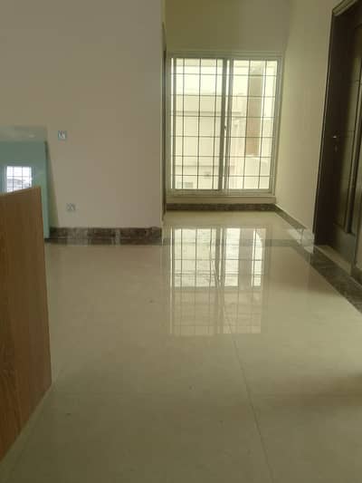 1 KANAL BEAUTUFUL UPPER PORTION AVAILABLE FOR RENT IN VALANCIA HOUSING SOCIETY