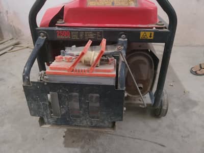 6-MONTH OLD LONCIN 2.5 kVA (2500 W) -Red/Black Portable Power Beast