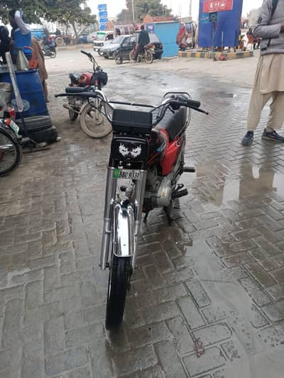 Honda 125 13 model urgent sale