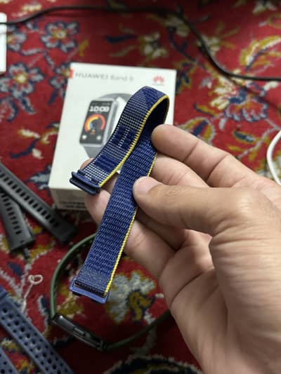 Huawei band 9  10/10 condition with 4 bands