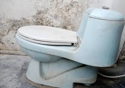 2 pieces of commode available rabta number 03174291827