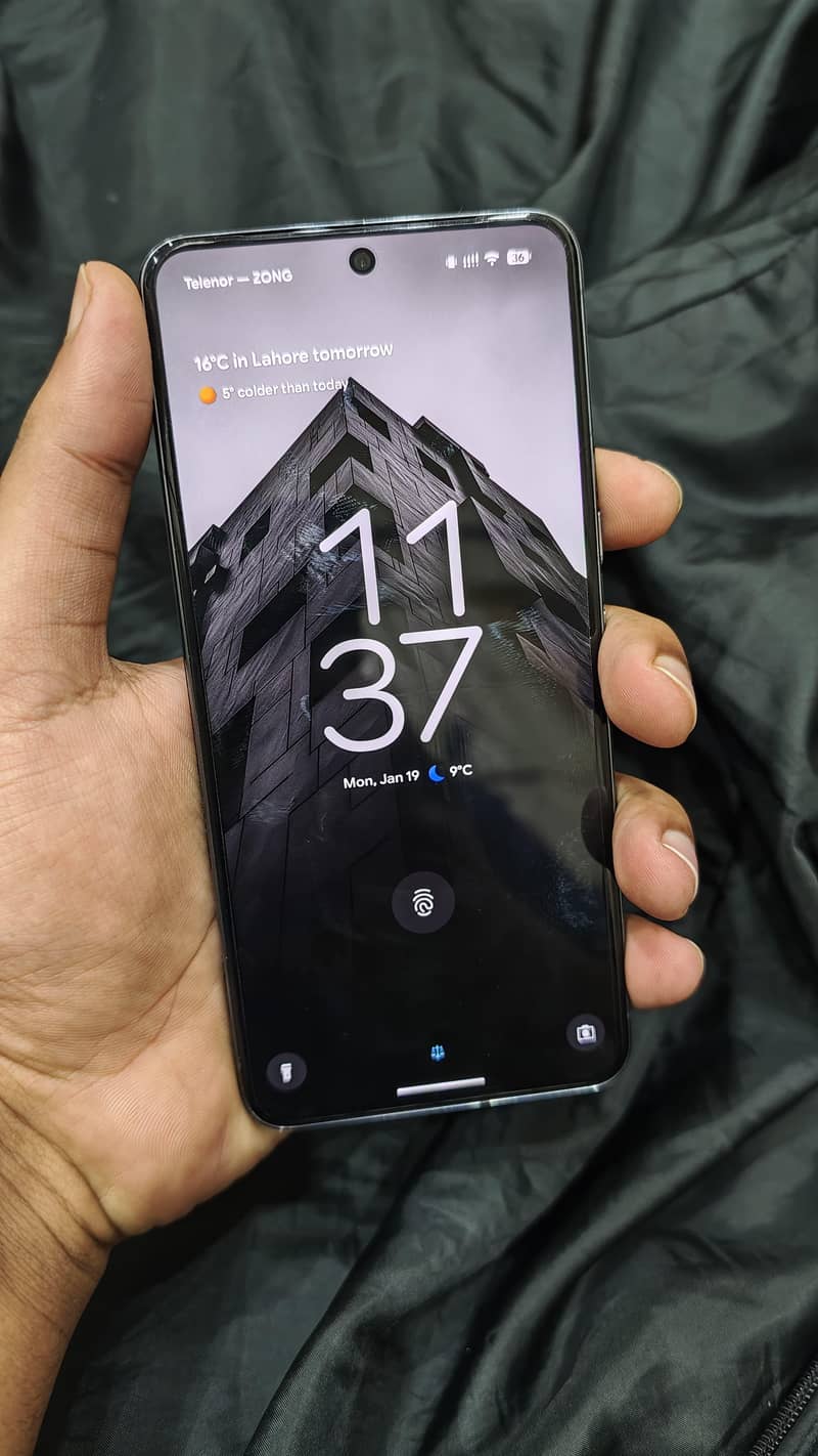 Google pixel 8 pro 1