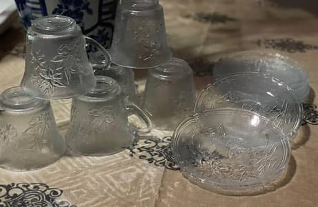 6 cups and 6 saucers .