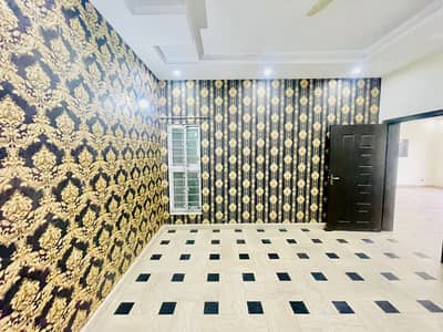 15 Marla 3 Bed Upper Portion with Gas And Car Parking For Rent in Ali Park Near Bhatta Chowk (0335-5779339)