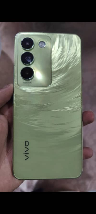 VIVO Y100 BOX OPEN SLIGHTLY USE WITH FULL BOW ACCESSORIES