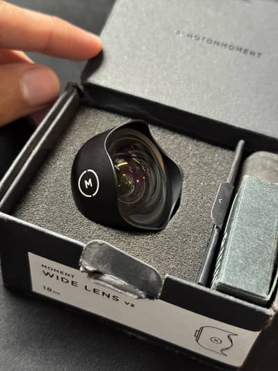 Moment wide lens v2 18mm with lens cover and box