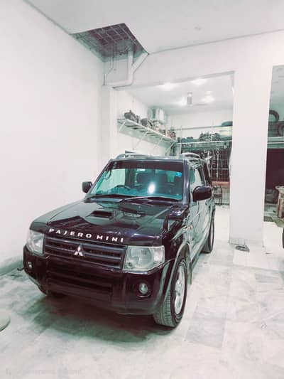 Mitsubishi Pajero 660