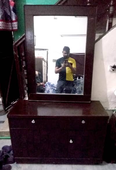 Four peices set bed and two side table and one dressing table all ok