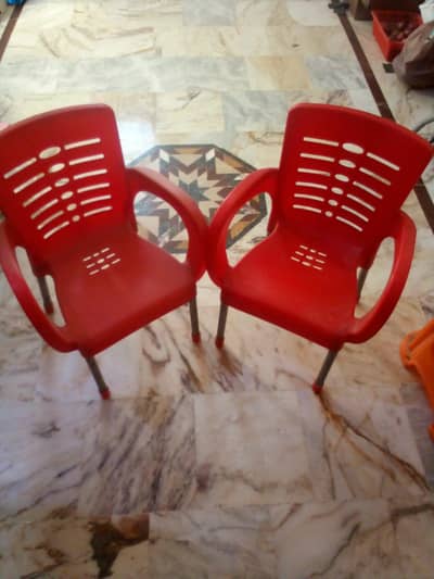 2 kids chairs