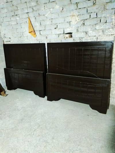 furniture bed Available for sale price only 18000