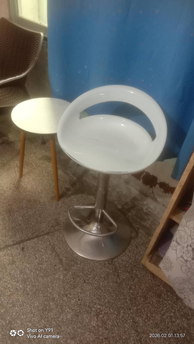 bar stool 1