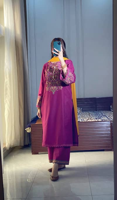 Magenta Embroidered Lawn Suit 3PC & 2PC | HU 18