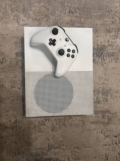 Xbox 1s 1tb controller included with forza horizon 4