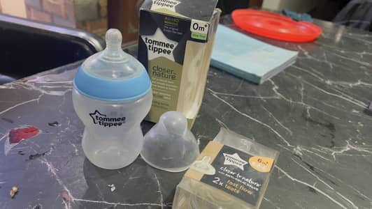 Branded Tommee Tippee Fedder and Nipples