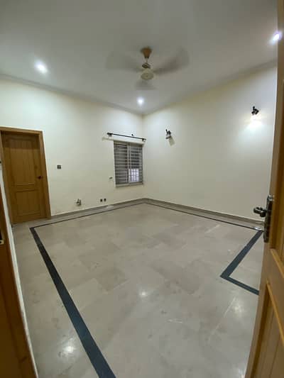 14 Marla Ground Floor With All Basic Necessities