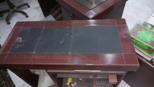 office Furniture with chairs good condition