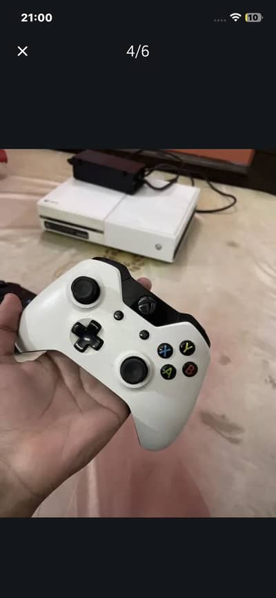 xbox one 500gb with 2 controllers