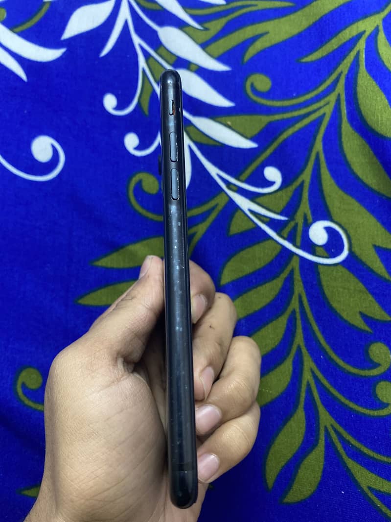 iPhone SE SECOND GENERATION 1