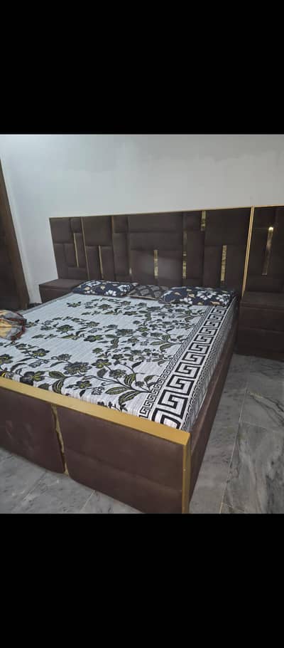 king size bed with side table with dressing table 8mm mirror