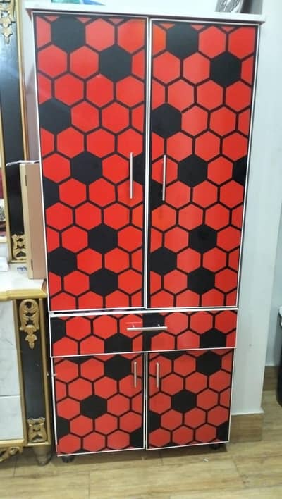 kubard almari new only 3 months old