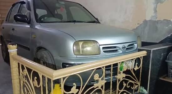 totally condition gadi chhatra pillar genuine hai Sade shower hai room