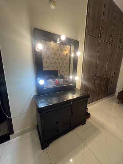Wood Dressing Table with Mirror