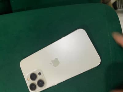 iphone 13 pro ,best condition looks new