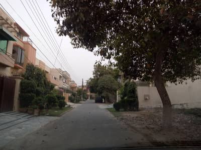 10 Marla Ideal Location Near Park Mosque Market And Main Road Plot For Sale