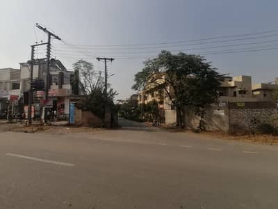 10 Marla Corner Plot Near Park Mosque Market And Main College Road Approach Plot For Sale