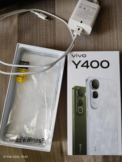 vivo y400 8+8  256  white color  7 days useing