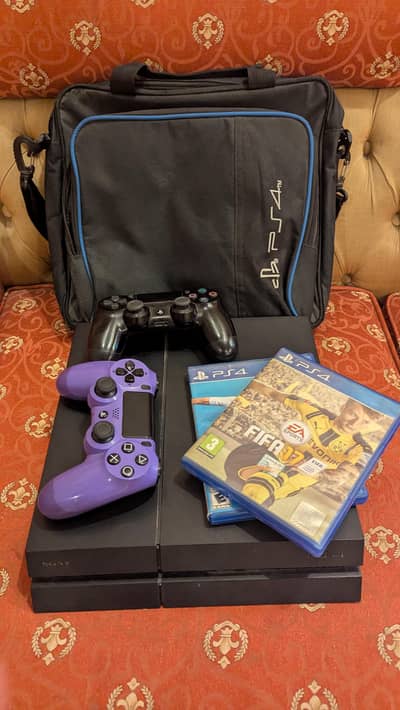 1Tb PS4 - 2 controllers, 2 games and carry bag