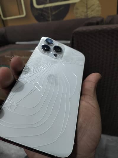 iPhone 13 pro max 512gb back break
