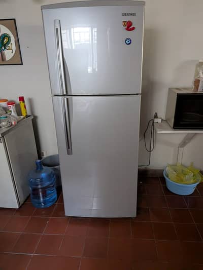 Hitachi Fridge 18Cft