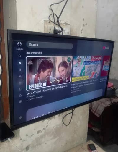 Android Nobel LED 32 inch size hai panel mai shad hai Thora or line ha