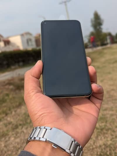 pixel 5. . . . box pack liya tha