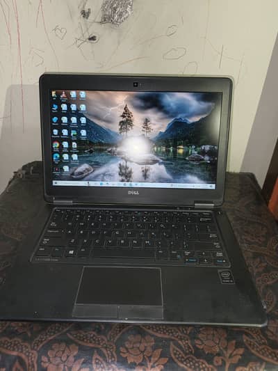 Dell Latitude E7250 (Good Condition)