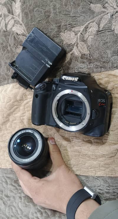 Canon 550D kissX4 with lens